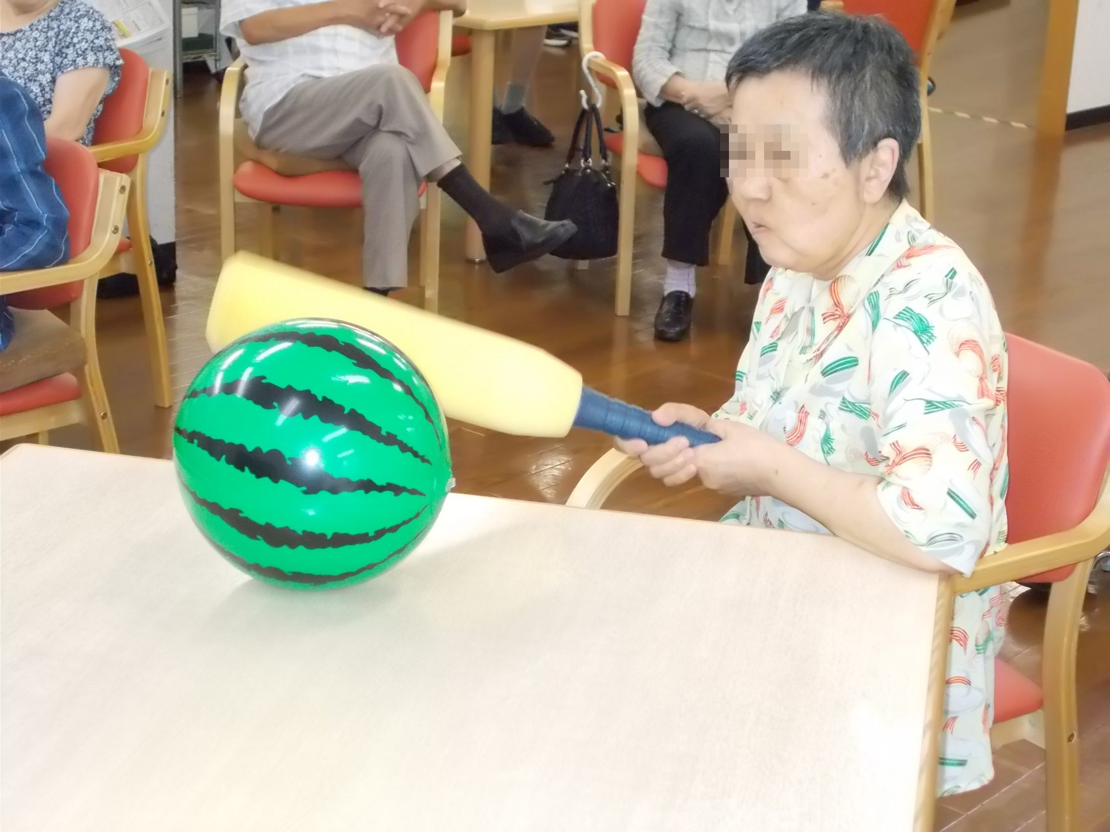 夏の終わりのスイカ割りゲーム なごやかニュース デイサービスセンター なごやか幡ヶ谷 東京都渋谷区